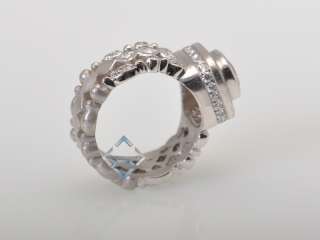  This Doris Panos ring in 18K white gold is so classic and feminine 