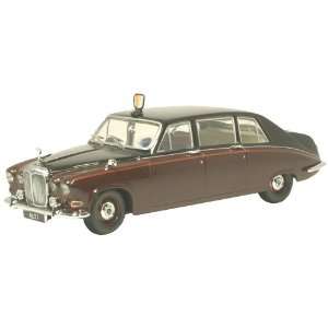   Daimler DS420 Limousine Claret/Black Queen Mother