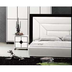  Modern Furniture  VIG  Giana   Modern Leather Tufted Bed 