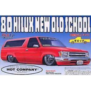  1/24 Toyota Hilux New Old School: Toys & Games
