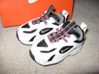 BOYS/TODDLERS NIKE SHOES SZ 3 C ( NICE SHOES)  