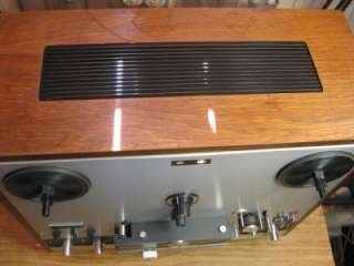 AKAI X 330 REEL TO REEL BUILT IN STEREO SPEAKER AMP. TAPE RECORDER 