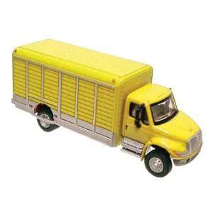  HO International 4300 Beverage Truck, Yellow Toys & Games