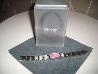 DKNY Donna Karan Damen Uhr, silber, Ziffernblatt Rosa in Nordrhein 